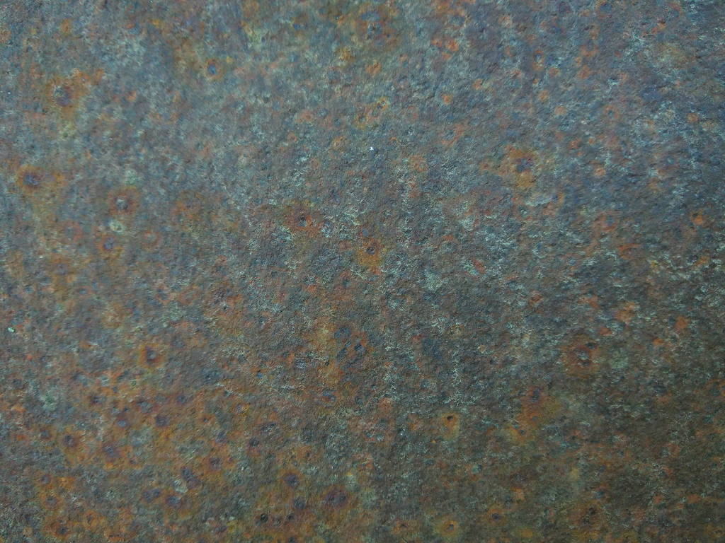 广东茂名信宜出现龙卷一家具厂铁皮房受损