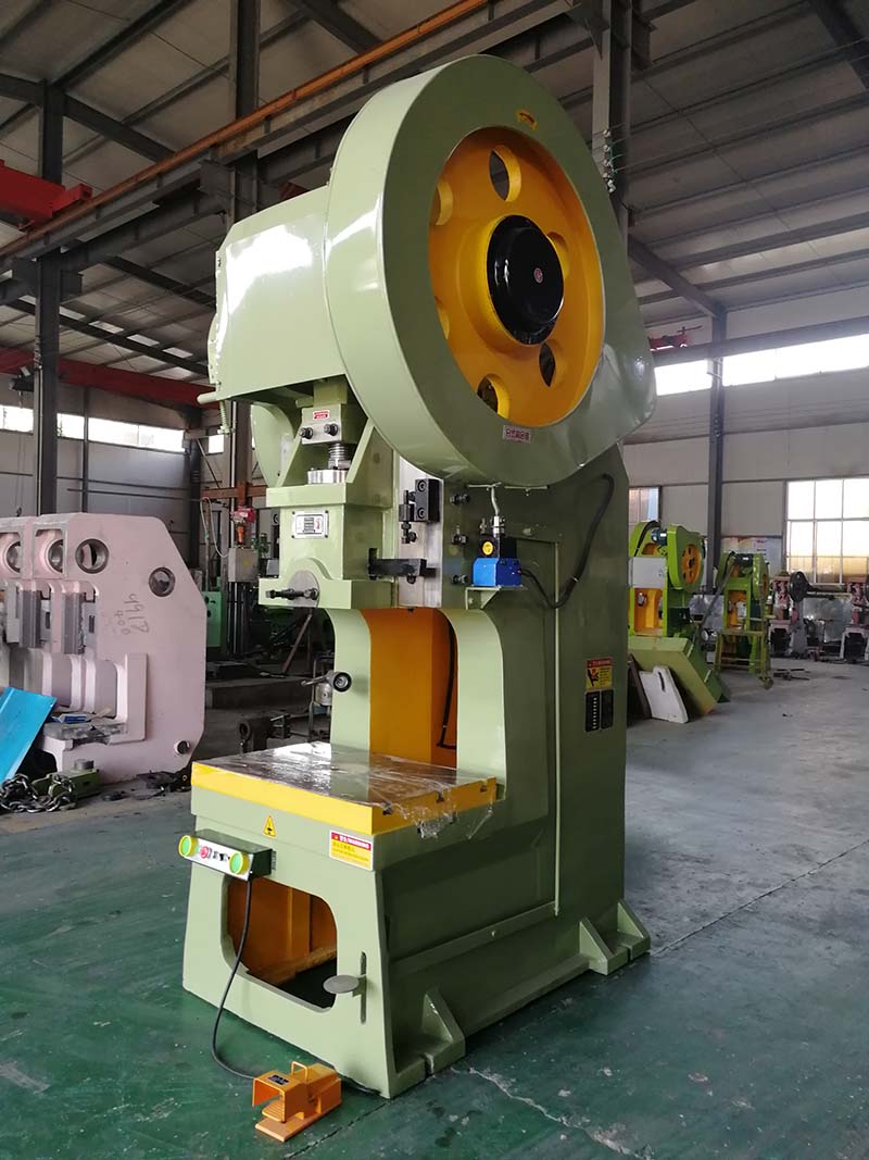 科力装备获2家机构调研：公司作为二级供应商有多种产品应用于小米汽车公司终端应用于小米汽车的产品主要是风挡玻璃安装组件主要包括包边条和摄像头支架（附调研问答）