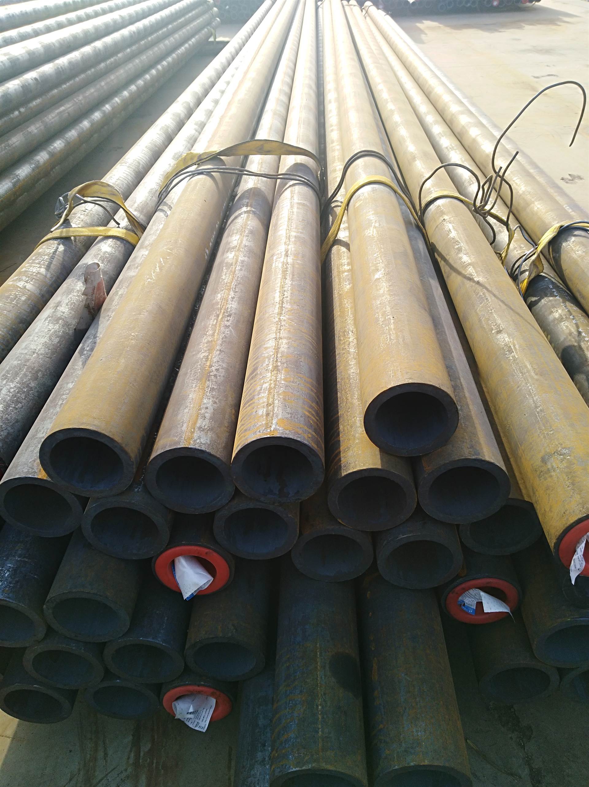 广西姑娘玩“钢管”走红网络 玩出一条工作路：玻璃钢管用处